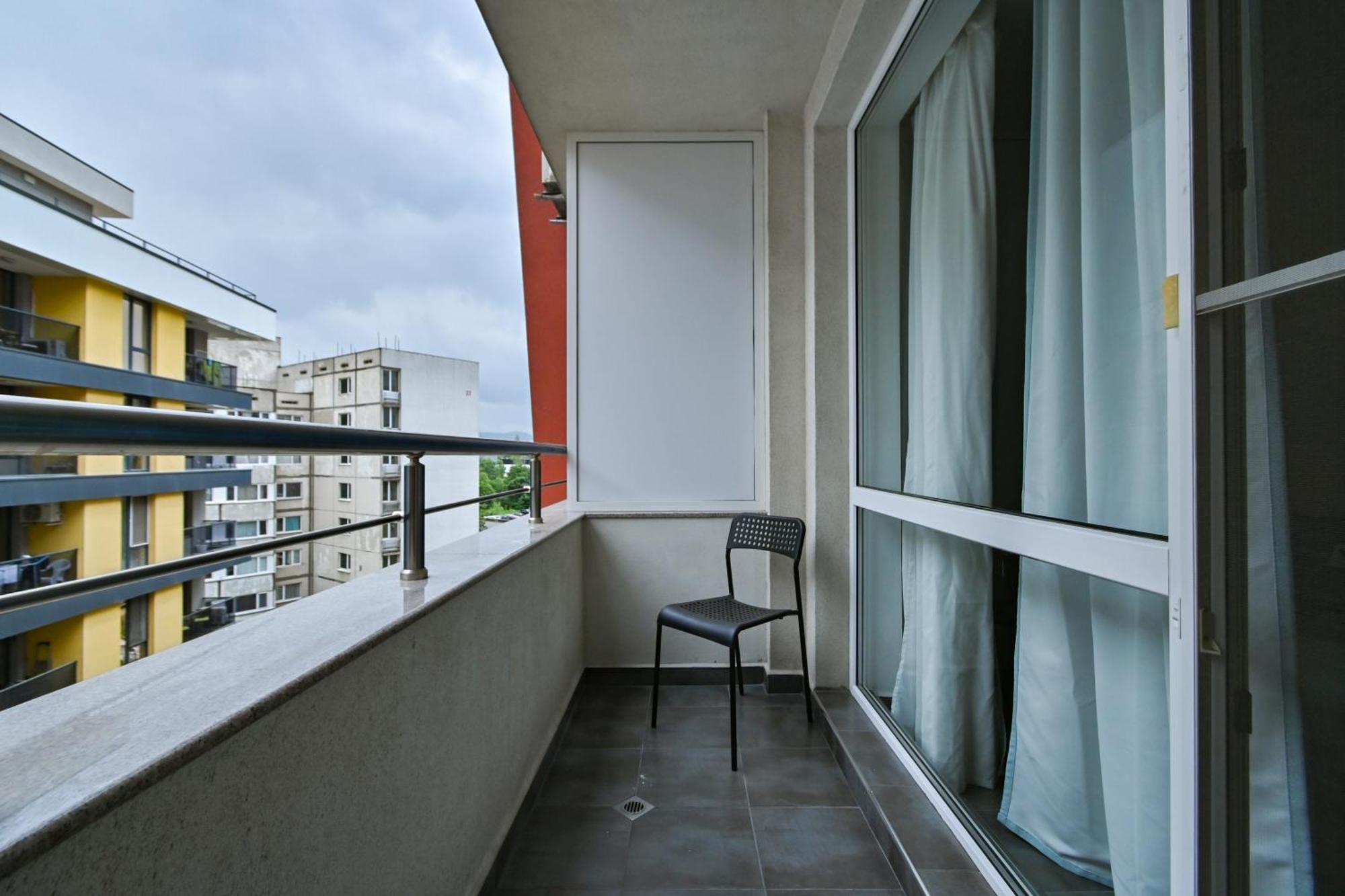 Apartment 19 *